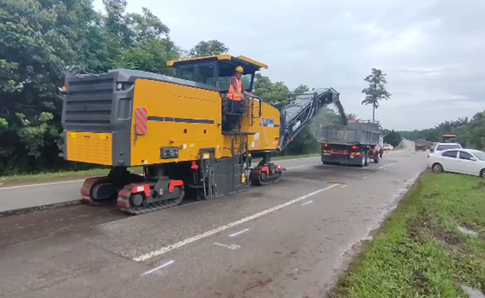 徐工成套道路機(jī)械油面施工，這次在馬來西亞！